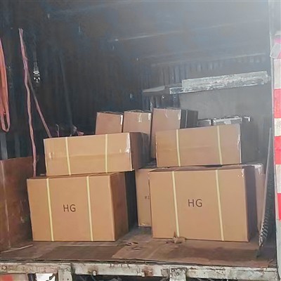 Hjólreiðarhanskar karla pakkaðir og tilbúnir til sendingar